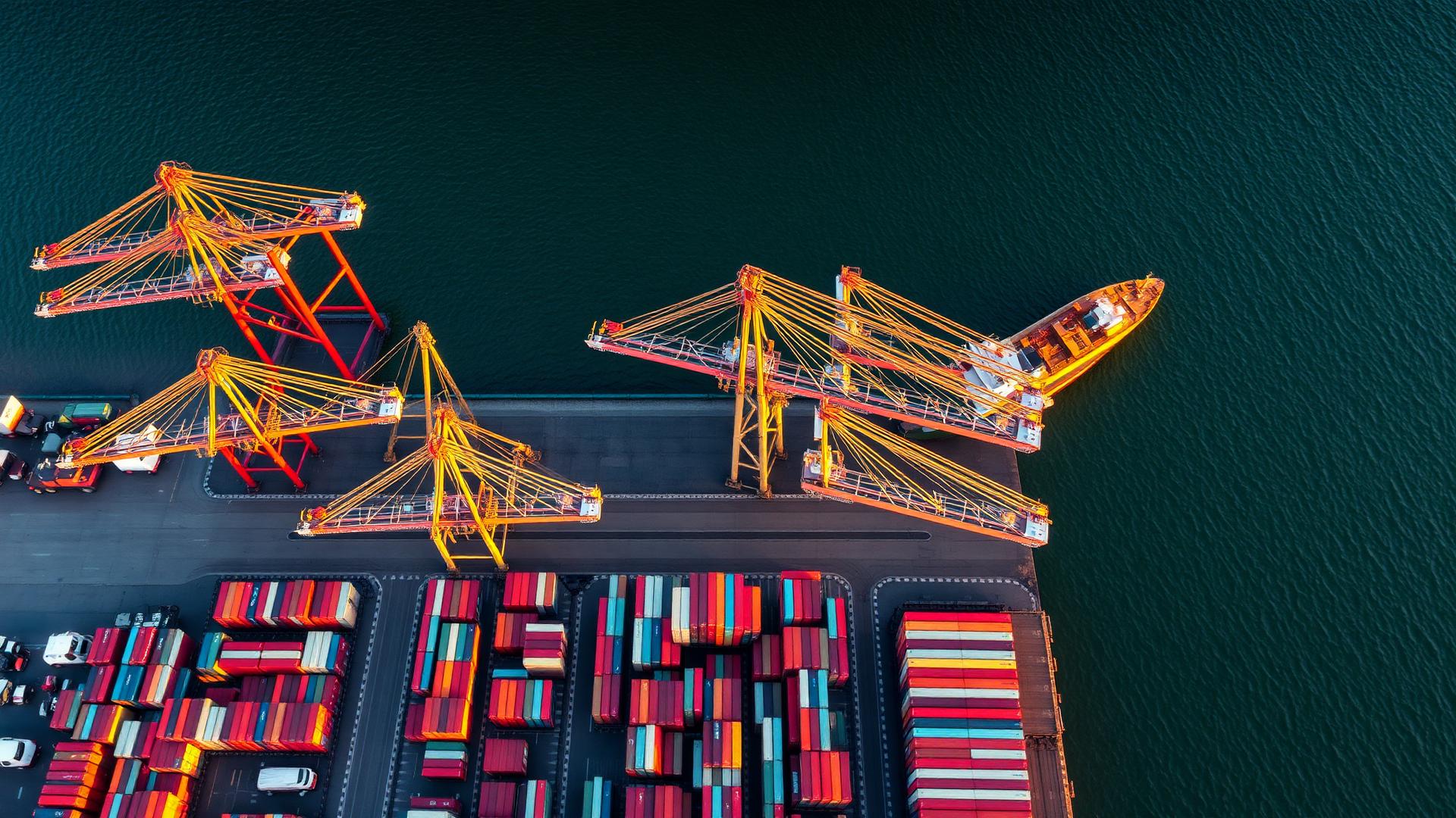 International shipping port